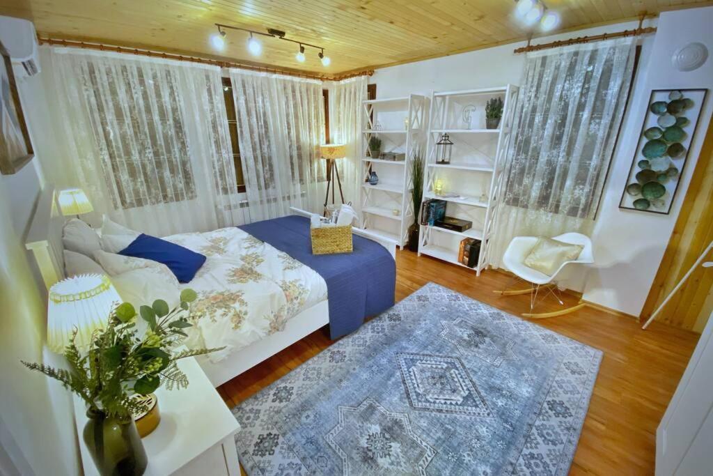 The Secret Lodge- New With Private Garage, Entire House Veliko Tărnovo Exteriör bild